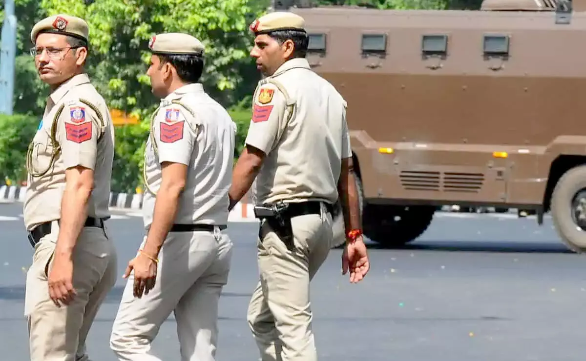 निरीक्षक के आचरण की जांच में विफलता पर अवमानना याचिका, दिल्ली पुलिस से जवाब मांगा निरीक्षक के आचरण की जांच में विफलता पर अवमानना याचिका, दिल्ली पुलिस से जवाब मांगा