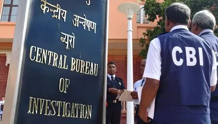 भ्रष्टाचार की जांच में सीबीआई को शीर्ष कोर्ट की फटकार, दो दशक बाद आरोपी बरी भ्रष्टाचार की जांच में सीबीआई को शीर्ष कोर्ट की फटकार, दो दशक बाद आरोपी बरी