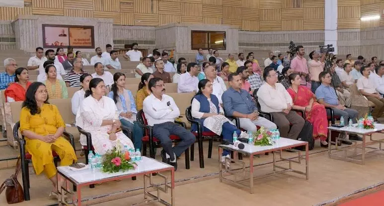 केयर इकोनॉमी से यूपी में खुलेंगे रोजगार के नए द्वार, 12 विभाग मिलकर बनाएंगे रोडमैप केयर इकोनॉमी से यूपी में खुलेंगे रोजगार के नए द्वार, 12 विभाग मिलकर बनाएंगे रोडमैप