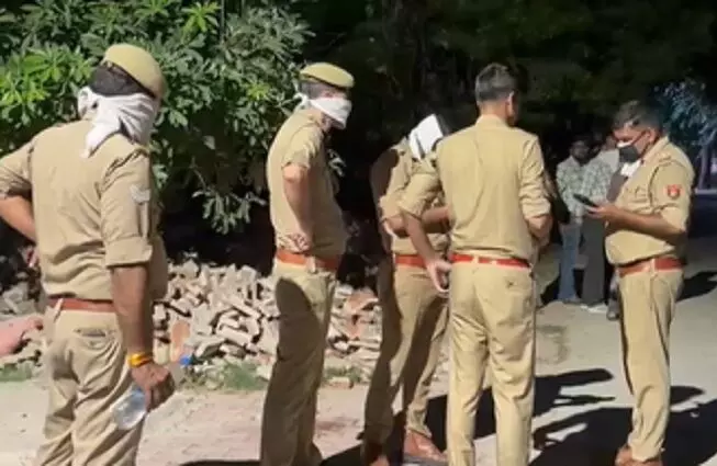मोदीपुरम में एसटीपी में क्लोरीन गैस के रिसाव से मचा हड़कंप, कई लोगों की बिगड़ी हालत मोदीपुरम में एसटीपी में क्लोरीन गैस के रिसाव से मचा हड़कंप, कई लोगों की बिगड़ी हालत