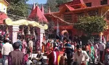 124वां नंदा देवी महोत्सव: नंदाष्टमी पर नैना देवी मंदिर में उमड़ी श्रद्धालुओं की भारी भीड़ 124वां नंदा देवी महोत्सव: नंदाष्टमी पर नैना देवी मंदिर में उमड़ी श्रद्धालुओं की भारी भीड़