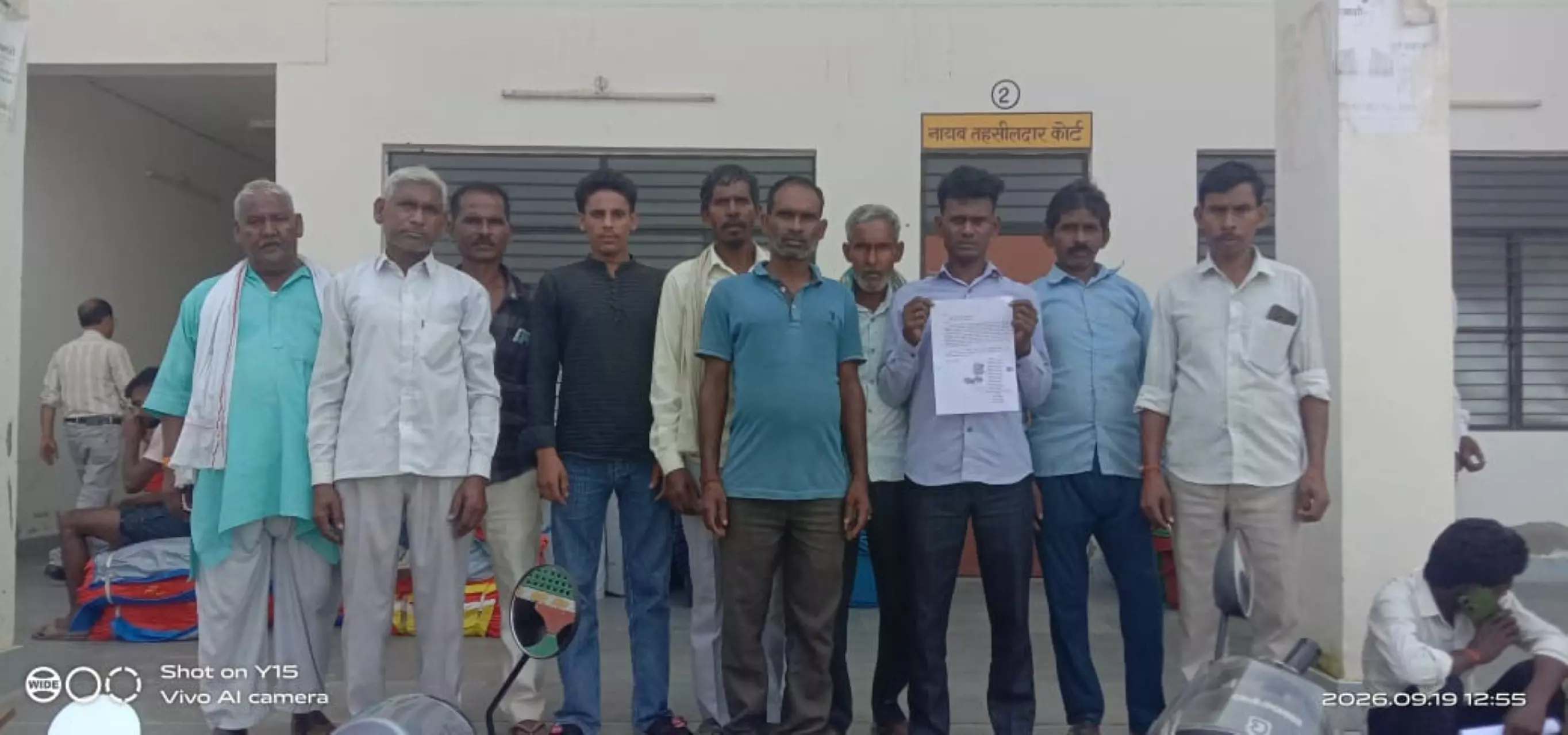 कीचड़ भरे रास्ते से परेशान ग्रामीण, खड़ंजा और नाली निर्माण की मांग कीचड़ भरे रास्ते से परेशान ग्रामीण, खड़ंजा और नाली निर्माण की मांग