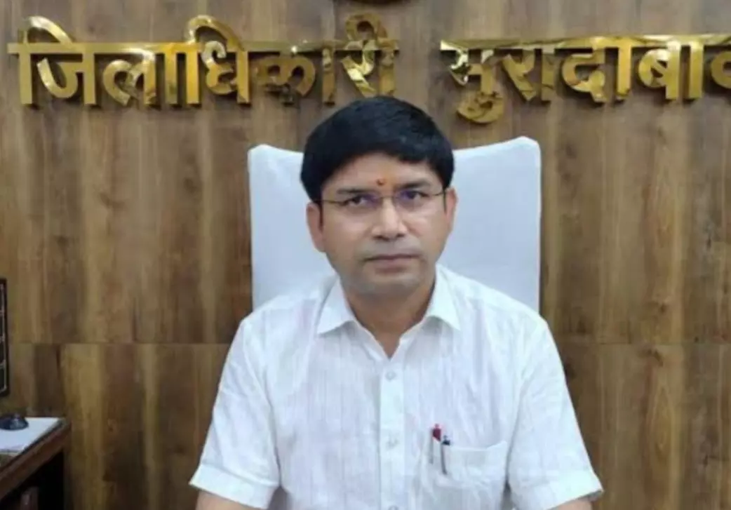 Moradabad : डीएम ने बदले लेखपालों के सर्किल, मची खलबली Moradabad : डीएम ने बदले लेखपालों के सर्किल, मची खलबली