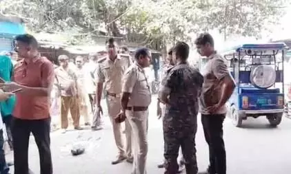 धनबाद के वासेपुर में दिनदहाड़े अंधाधुंध फायरिंग, अंडा कारोबारी और सहयोगी गंभीर रूप से घायल धनबाद के वासेपुर में दिनदहाड़े अंधाधुंध फायरिंग, अंडा कारोबारी और सहयोगी गंभीर रूप से घायल