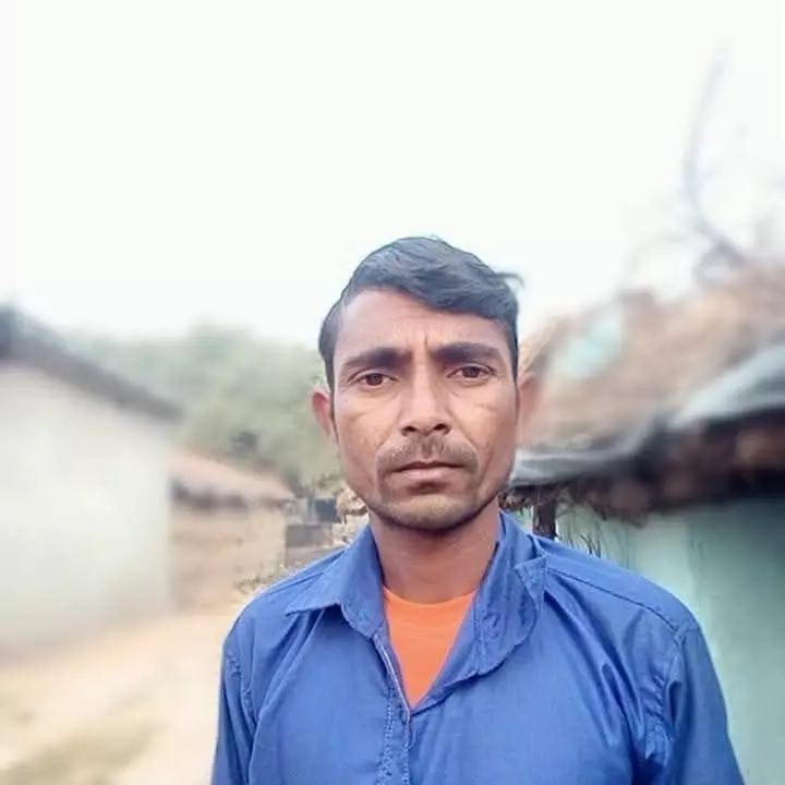 सांड के हमले से बाइक सवार की दर्दनाक मौत, परिवार में मचा कोहराम सांड के हमले से बाइक सवार की दर्दनाक मौत, परिवार में मचा कोहराम