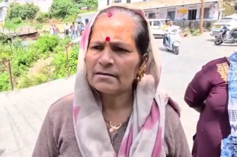 रेलवे की जमीन पर 31 मकानों परबेदखली आदेश का नोटिस हुए चस्पा रेलवे की जमीन पर 31 मकानों परबेदखली आदेश का नोटिस हुए चस्पा