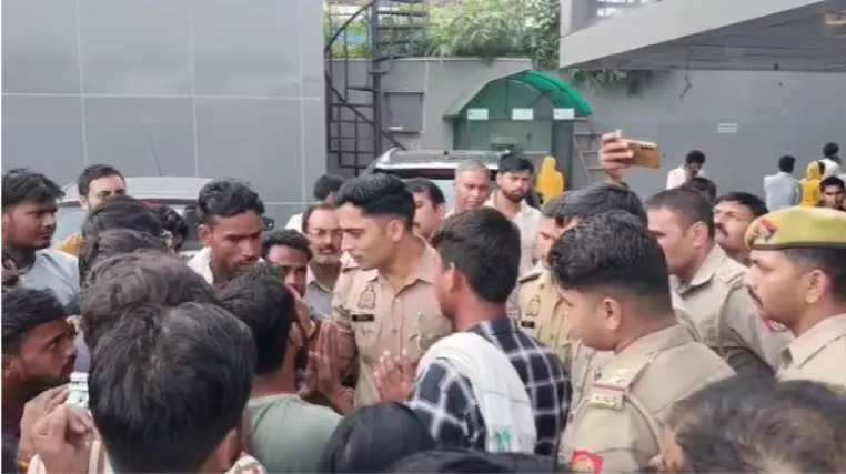 Moradabad : अस्पताल में महिला की मौत पर परिजनों का जोरदार हंगामा Moradabad : अस्पताल में महिला की मौत पर परिजनों का जोरदार हंगामा