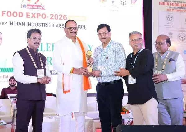डिप्टी सीएम बृजेश पाठक ने आईआईए चैप्टर चेयरमैन पवन शर्मा को सम्मानित किया डिप्टी सीएम बृजेश पाठक ने आईआईए चैप्टर चेयरमैन पवन शर्मा को सम्मानित किया