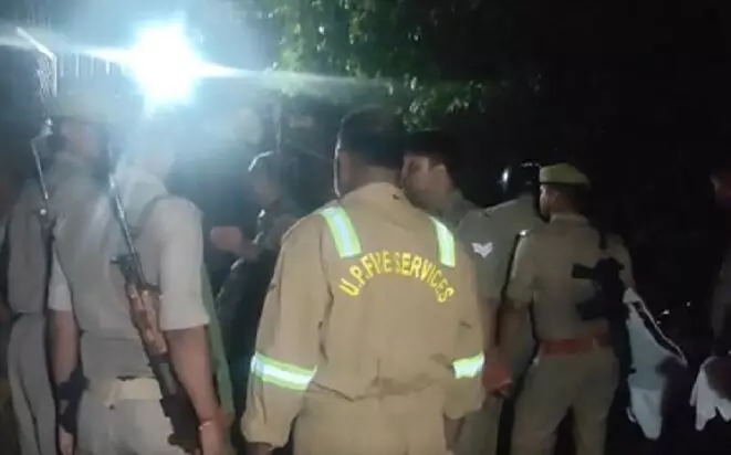 आजमगढ़ में पत्नी, 2 पंडितों और बेटे को मारी गोली, आरोपी मुठभेड़ में मारा गया आजमगढ़ में पत्नी, 2 पंडितों और बेटे को मारी गोली, आरोपी मुठभेड़ में मारा गया
