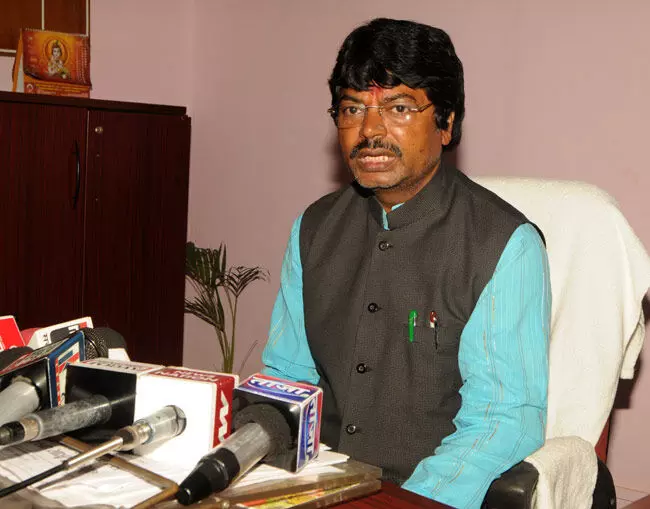 योगेंद्र साव के निशाने पर हेमंत सोरेन, JSSC-CGL में ₹500 करोड़ के दावे से सियासत गरम योगेंद्र साव के निशाने पर हेमंत सोरेन, JSSC-CGL में ₹500 करोड़ के दावे से सियासत गरम