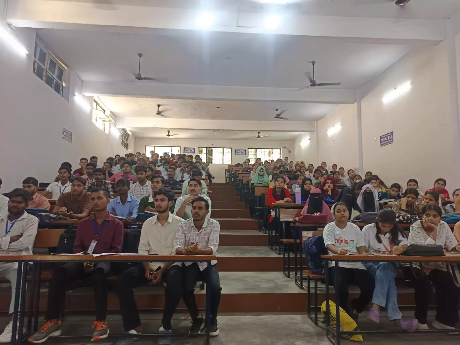 एआई के दौर में रोजगार की नई राहें तलाश रहे विद्यार्थी एआई के दौर में रोजगार की नई राहें तलाश रहे विद्यार्थी