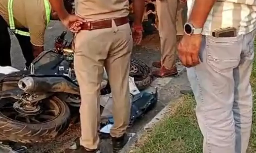 Moradabad : खड़े पिकअप वाहन से टकराई बाइक, युवक की मौत Moradabad : खड़े पिकअप वाहन से टकराई बाइक, युवक की मौत
