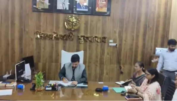 Moradabad : आईएएस अनुनय झा ने संभाली मुरादाबाद जिलाधिकारी पद की कमान Moradabad : आईएएस अनुनय झा ने संभाली मुरादाबाद जिलाधिकारी पद की कमान