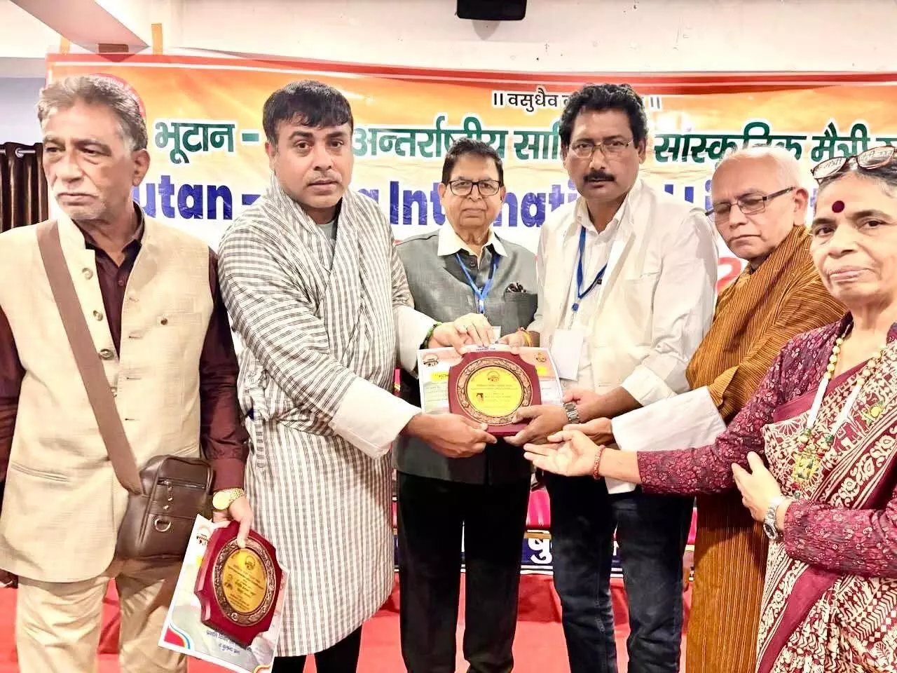 भूटान की धरती पर चमका शाहजहांपुर का नाम, डॉ. इन्दु अजनबी सम्मानित भूटान की धरती पर चमका शाहजहांपुर का नाम, डॉ. इन्दु अजनबी सम्मानित