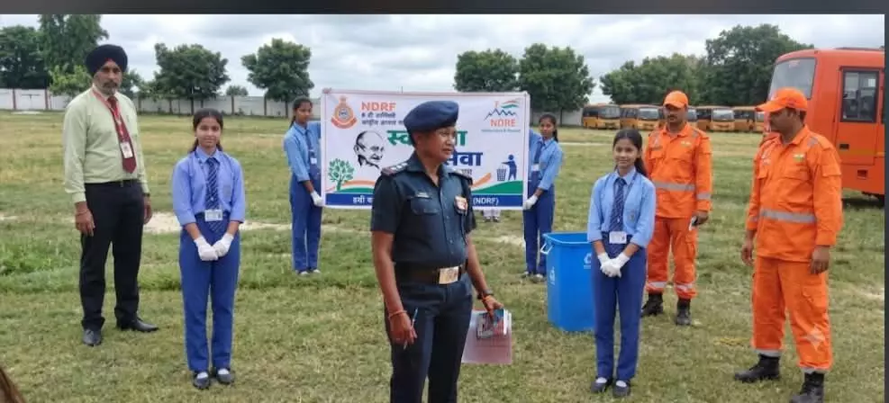 NDRF ने विद्यार्थियों को सिखाए आपदा प्रबंधन और प्राथमिक उपचार के गुर NDRF ने विद्यार्थियों को सिखाए आपदा प्रबंधन और प्राथमिक उपचार के गुर