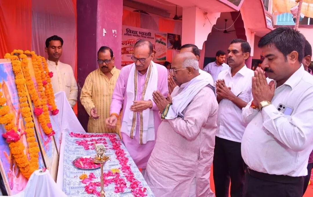 2500 छात्र-छात्राओं ने एक साथ गाया वंदे मातरम् 2500 छात्र-छात्राओं ने एक साथ गाया वंदे मातरम्