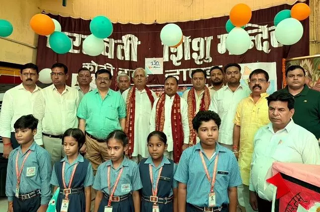 स्कूलों में हुआ वंदे मातरम सामूहिक गायन किया गया स्कूलों में हुआ वंदे मातरम सामूहिक गायन किया गया