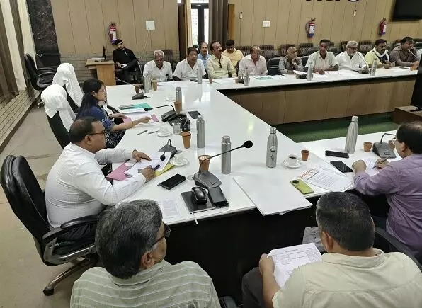 व्यापारियों की समस्याएं जल्द निस्तारित करें : डीएम व्यापारियों की समस्याएं जल्द निस्तारित करें : डीएम