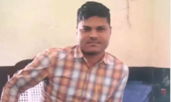 Moradabad : अनोखा घोटाला: आरोपी लेखपाल ने खुद को दी क्लीन चिट Moradabad : अनोखा घोटाला: आरोपी लेखपाल ने खुद को दी क्लीन चिट