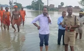 सारण में बाढ़ का तांडव: 48 गांव प्रभावित- NH-722 पर चढ़ा पानी, 24 हजार से अधिक आबादी संकट में सारण में बाढ़ का तांडव: 48 गांव प्रभावित- NH-722 पर चढ़ा पानी, 24 हजार से अधिक आबादी संकट में