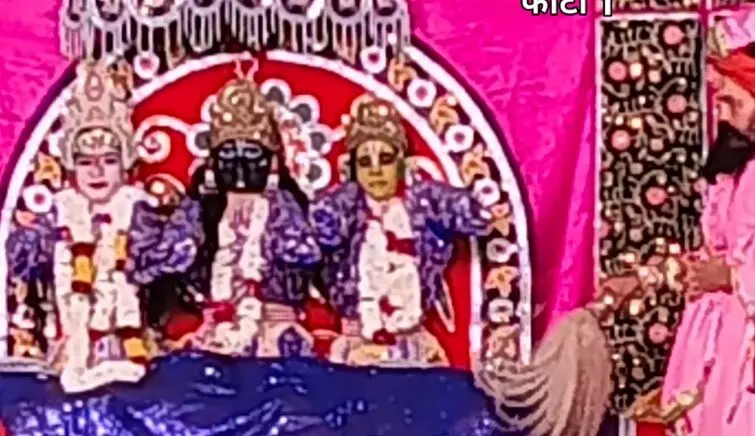 रासलीला : भगवान जगन्नाथ के दर्शन कर भावुक हुए श्रद्धालु रासलीला : भगवान जगन्नाथ के दर्शन कर भावुक हुए श्रद्धालु