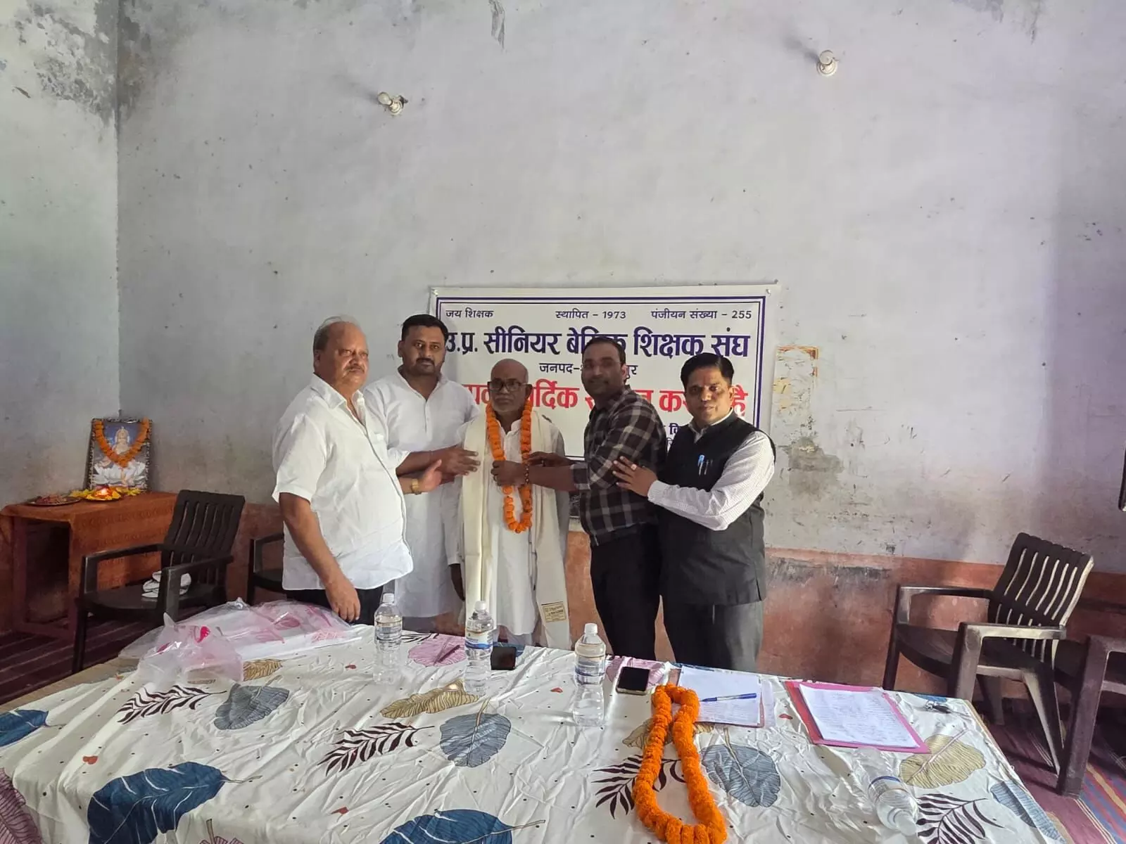 छह सेवानिवृत्त शिक्षक व शिक्षणेत्तर कर्मचारी सम्मानित छह सेवानिवृत्त शिक्षक व शिक्षणेत्तर कर्मचारी सम्मानित