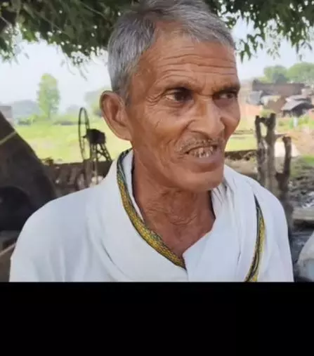 60 की उम्र में भी काम के लिए चक्कर! बुजुर्ग ने लेखपाल पर लगाया काम न करने का आरोप 60 की उम्र में भी काम के लिए चक्कर! बुजुर्ग ने लेखपाल पर लगाया काम न करने का आरोप
