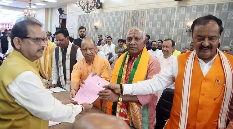 योगी की उपस्थिति में भाजपा प्रत्याशियों ने किया नामांकन, उत्तर प्रदेश से उतारे हैं आठ प्रत्याशी योगी की उपस्थिति में भाजपा प्रत्याशियों ने किया नामांकन, उत्तर प्रदेश से उतारे हैं आठ प्रत्याशी