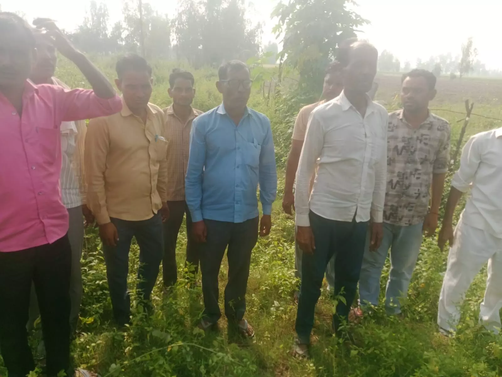 आजादी के 79 साल बाद भी दलेलपुर-जगदीशपुर में मुक्तिधाम नहीं, खुले में अंतिम संस्कार करने को मजबूर ग्रामीण आजादी के 79 साल बाद भी दलेलपुर-जगदीशपुर में मुक्तिधाम नहीं, खुले में अंतिम संस्कार करने को मजबूर ग्रामीण