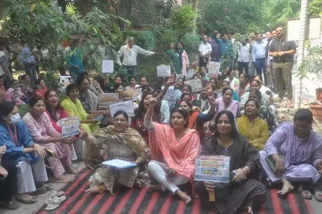 NHM संविदा कर्मचारियों ने नियमितीकरण की मांग उठाई, मुख्यमंत्री को भेजा मांगपत्र NHM संविदा कर्मचारियों ने नियमितीकरण की मांग उठाई, मुख्यमंत्री को भेजा मांगपत्र