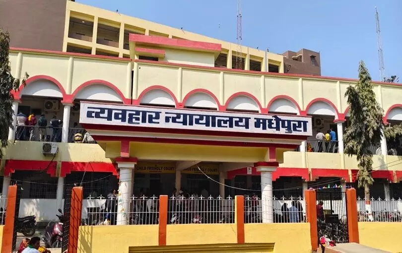 मधेपुरा कोर्ट का फैसला: नाबालिग से रेप में पूर्व हेडमास्टर को 20 साल जेल मधेपुरा कोर्ट का फैसला: नाबालिग से रेप में पूर्व हेडमास्टर को 20 साल जेल