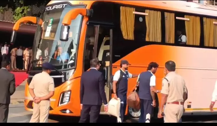 रांची से रवाना होगी टीम इंडिया-वेस्टइंडीज, सुरक्षा में पुलिस अलर्ट! रांची से रवाना होगी टीम इंडिया-वेस्टइंडीज, सुरक्षा में पुलिस अलर्ट!