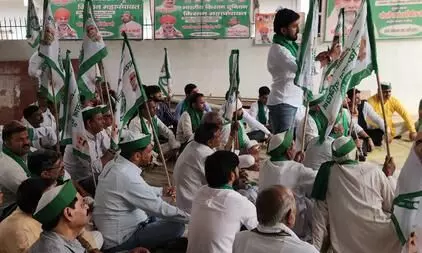 दिल्ली कूच कर रहे भारतीय किसान यूनियन (टिकैत) के नेताओं को पुलिस ने किया हाउस अरेस्ट दिल्ली कूच कर रहे भारतीय किसान यूनियन (टिकैत) के नेताओं को पुलिस ने किया हाउस अरेस्ट