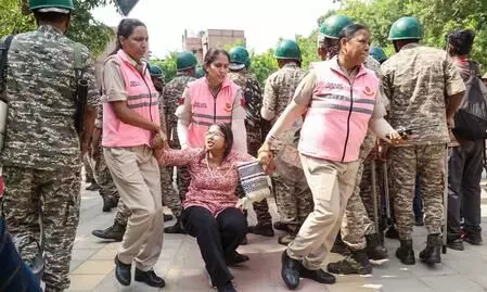 CJP प्रदर्शन को लेकर दिल्ली में हजारों लोग हिरासत में, सुरक्षा के कड़े इंतजाम; कई ट्रेनें रद्द CJP प्रदर्शन को लेकर दिल्ली में हजारों लोग हिरासत में, सुरक्षा के कड़े इंतजाम; कई ट्रेनें रद्द