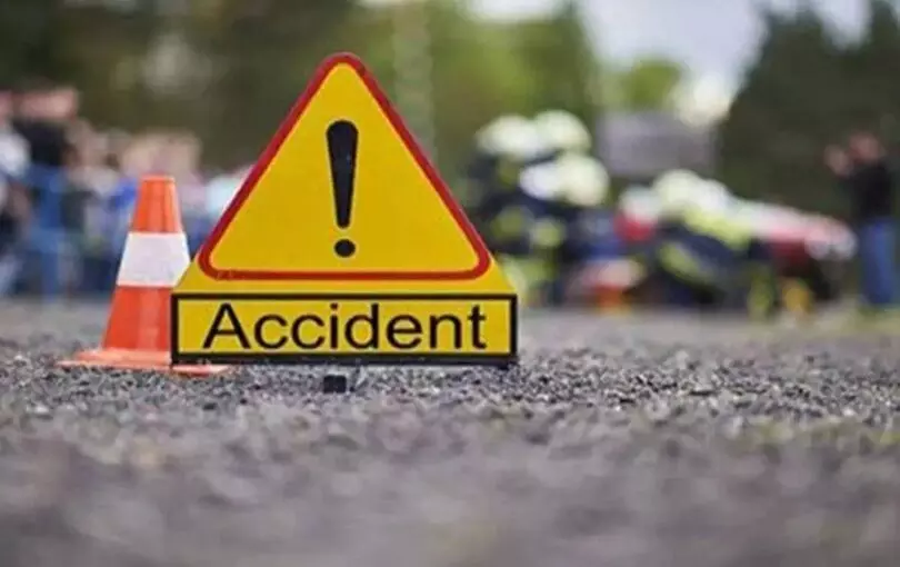 कैंटर-कार भिडंत में बच्चे की मौत, 5 घायल कैंटर-कार भिडंत में बच्चे की मौत, 5 घायल