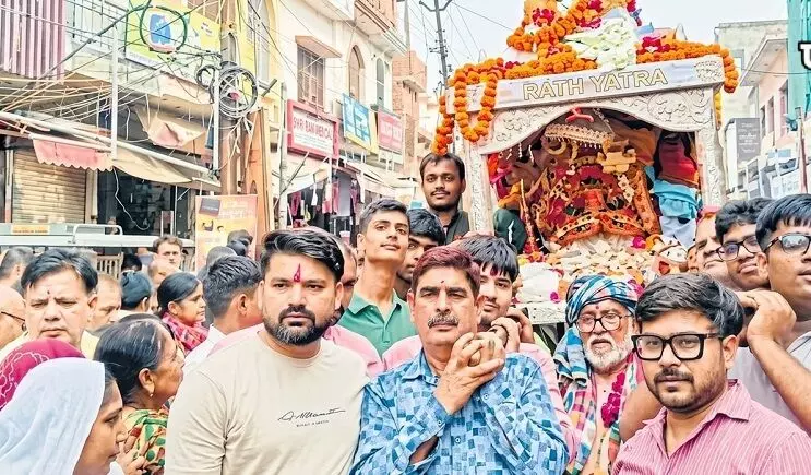 विभिन्न मोहल्लों में निकली मां चंडी पालकी की प्रभात फेरी विभिन्न मोहल्लों में निकली मां चंडी पालकी की प्रभात फेरी