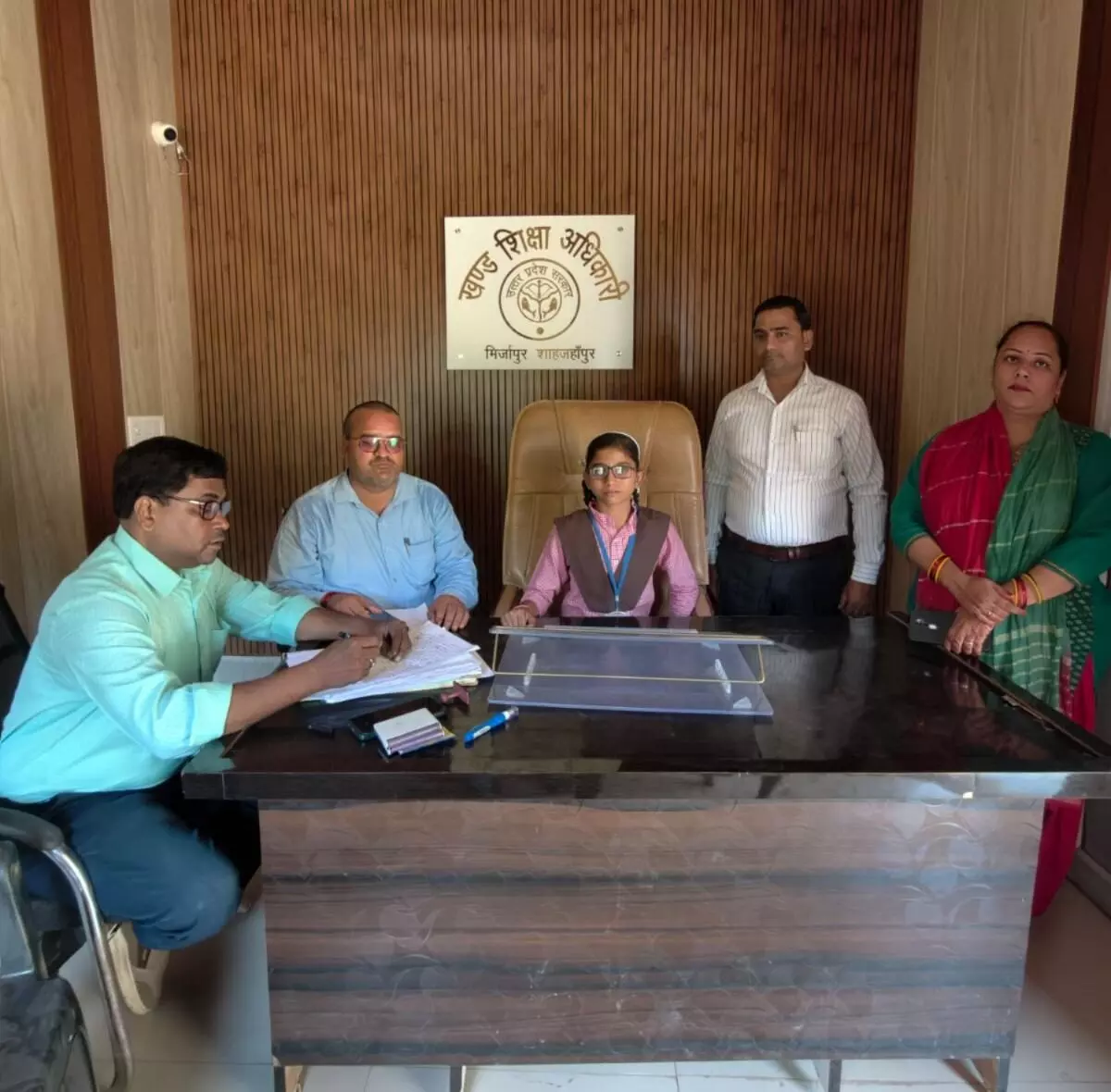 एक दिन की बीईओ बनीं जानवी, शिक्षा विभाग की कार्यप्रणाली को करीब से जाना