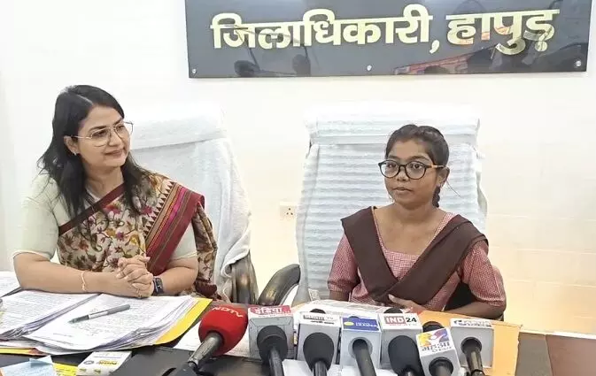 मिशन शक्ति: एक दिन की डीएम बनी निधि, लोगों की सुनी समस्याएं