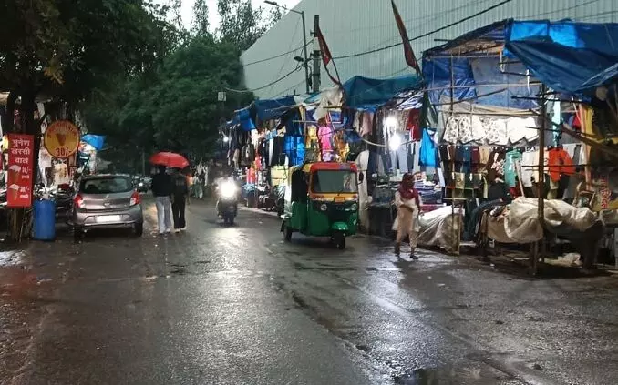 गाजियाबाद में बदला मौसम का मिजाज, दिन में रात जैसा नजारा
