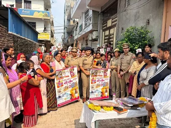 क्रॉसिंग रिपब्लिक क्षेत्र में महिला चौपाल का आयोजन, किया जागरूक
