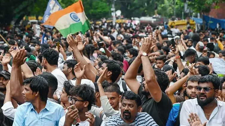 कनॉट प्लेस में CJP और छात्र संगठनों का अचानक विरोध प्रदर्शन