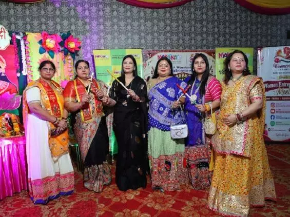 राजनगर एक्सटेंशन में गरबा-डांडिया नाइट की धूम, महिलाओं और बच्चों ने जमकर किया नृत्य राजनगर एक्सटेंशन में गरबा-डांडिया नाइट की धूम, महिलाओं और बच्चों ने जमकर किया नृत्य