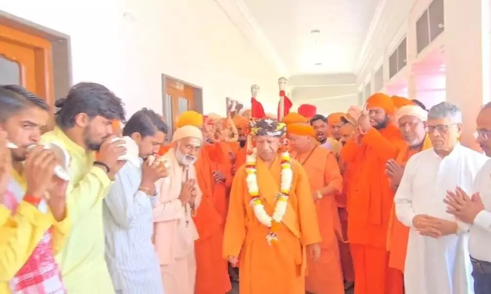 गोरखपुर में विजयादशमी पर CM योगी ने किया महायोगी गोरखनाथ का विशिष्ट पूजन, लोक कल्याण की कामना गोरखपुर में विजयादशमी पर CM योगी ने किया महायोगी गोरखनाथ का विशिष्ट पूजन, लोक कल्याण की कामना
