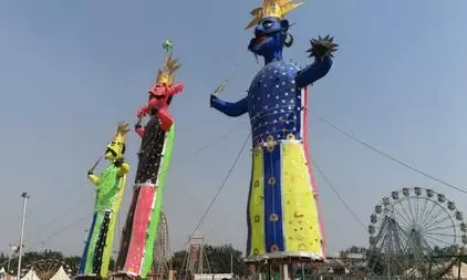 नोएडा में दशहरा का जश्न: 80 फीट ऊंचे रावण का होगा दहन, महेश शर्मा दबाएंगे रिमोट का बटन नोएडा में दशहरा का जश्न: 80 फीट ऊंचे रावण का होगा दहन, महेश शर्मा दबाएंगे रिमोट का बटन