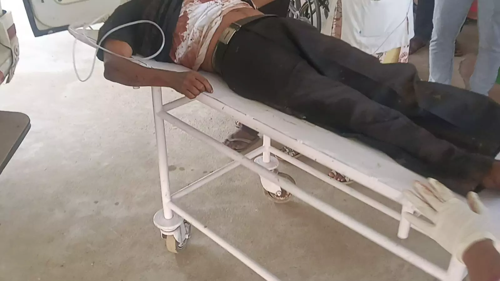 खूंटी में स्कूल के अंदर फादर पर जानलेवा हमला, गंभीर हालत में RIMS रेफर खूंटी में स्कूल के अंदर फादर पर जानलेवा हमला, गंभीर हालत में RIMS रेफर