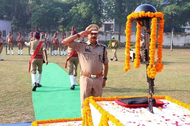 पुलिस स्मृति दिवस पर शहीदों को दी श्रद्धांजलि पुलिस स्मृति दिवस पर शहीदों को दी श्रद्धांजलि