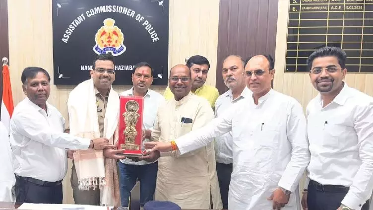 नंदग्राम ACP जियाउद्दीन अहमद का सम्मान, भाजपा नंदग्राम मंडल ने कहा धन्यवाद! नंदग्राम ACP जियाउद्दीन अहमद का सम्मान, भाजपा नंदग्राम मंडल ने कहा धन्यवाद!