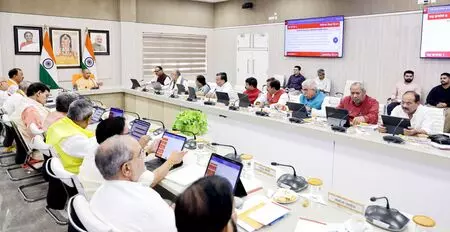 योगी कैबिनेट बैठक: 22 प्रस्तावों को हरी झंडी, शिक्षकों-कर्मचारियों को $5$ लाख तक कैशलेस इलाज