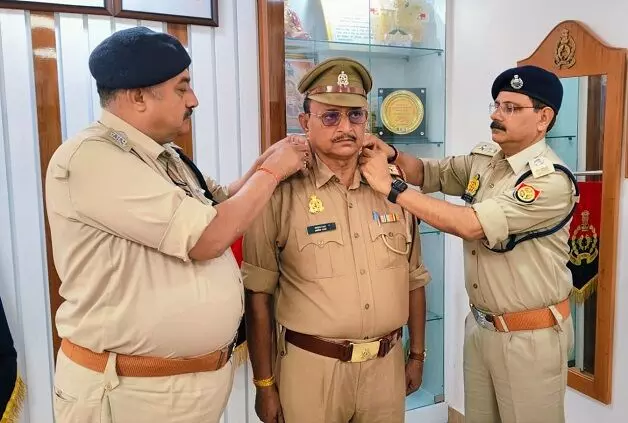 दो दरोगा बने इंस्पेक्टर, एसपी ने लगाया तीसरा स्टार