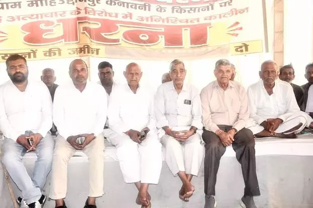कनावनी में किसानों का धरना 76वें दिन भी जारी, GDA के खिलाफ होगी आर-पार की लड़ाई